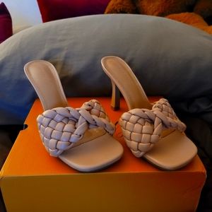 Bolilan squared toed slides